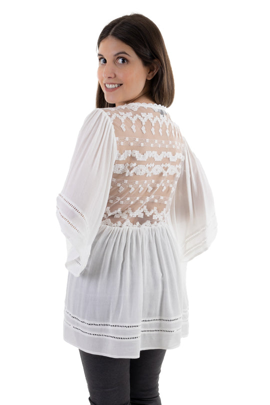 Blusa para embarazada con bordado al frente y transparencia en la espalda